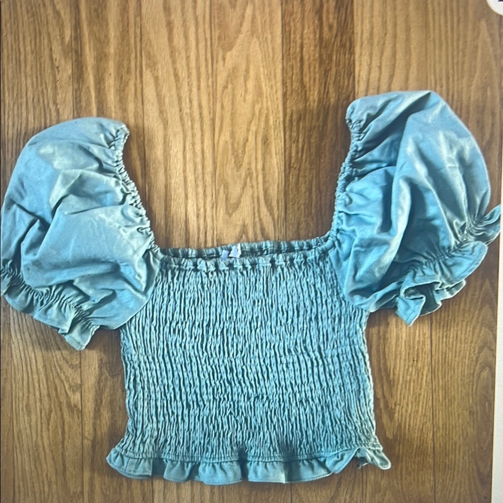 Beginning Boutique Elegant Blue cropped Smocked Top size 8